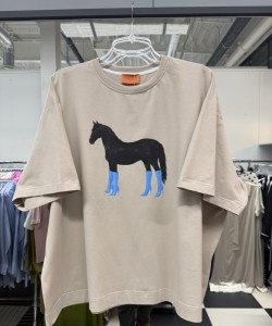 Bluzka  z aplikacją Rivabella   